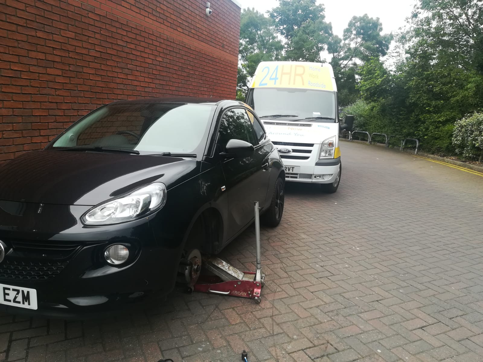 Mobile Tyre Fitting Services At Cheshire Oaks 